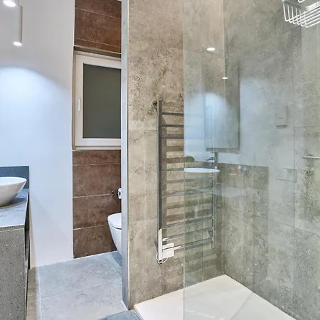Two-bedroom In Historic Apartment *