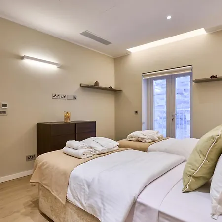 Modern Two Bedroom In Apartment