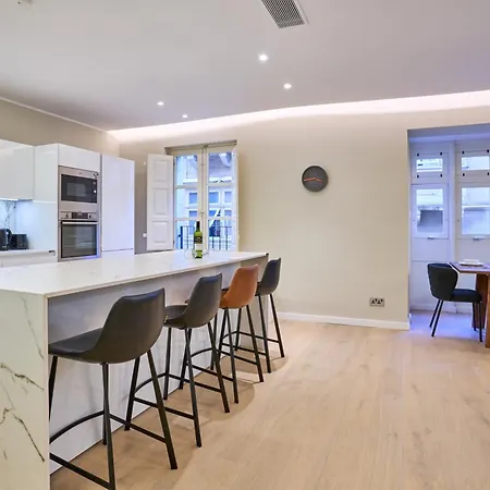 Two-bedroom In Historic Apartment Valletta