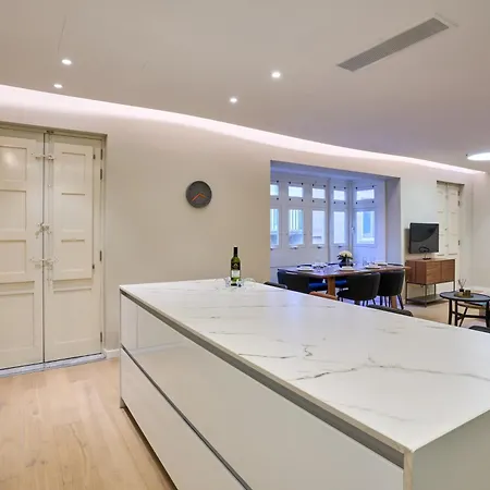 Modern Two Bedroom In アパート