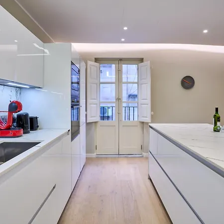 Modern Two Bedroom In アパート *