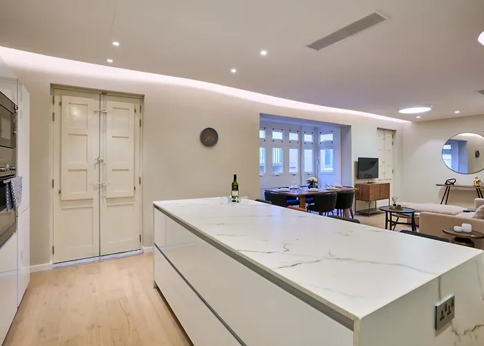 Modern Two Bedroom In דירה