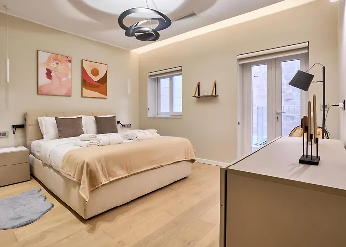 Modern Two Bedroom In דירה *