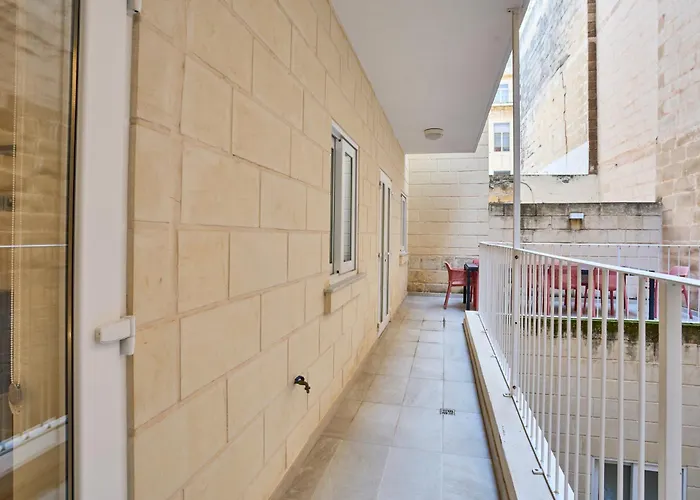 Modern Two Bedroom In ואלטה